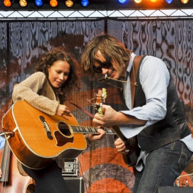 Sarah Lee Guthrie & Johnny Iron