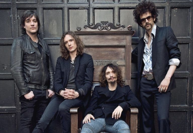 The Darkness – Back in Bunt