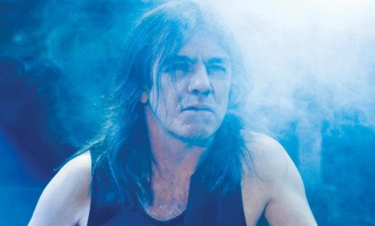 Zum Geburtstag von Malcolm Young: Seht den AC/DC-Gründer auf seiner letzten Tour