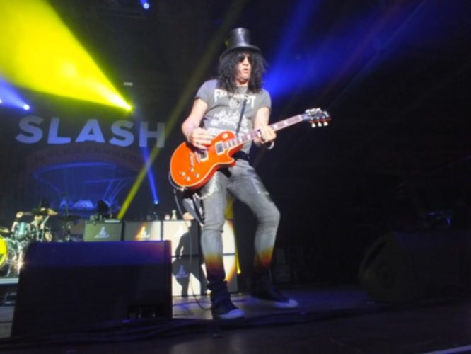 Am Samstag Abend war Slash zu Gast im Zenith in München.