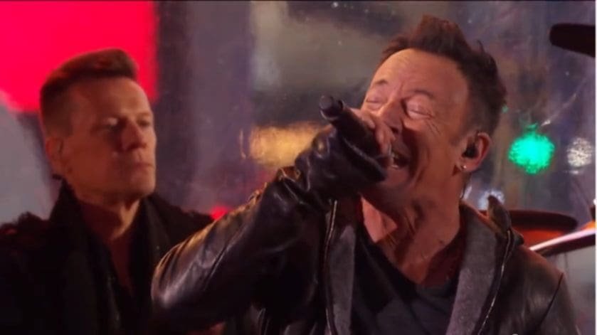 Bruce Springsteen springt bei Konzert zum Welt-Aids-Tag für Bono ein