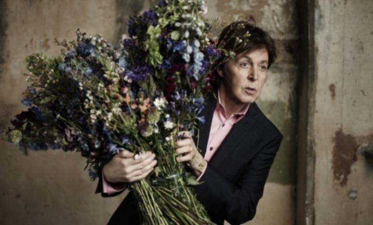 Paul McCartney: Ungehörter Song mit Elvis Costello veröffentlicht
