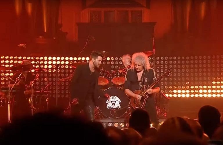 Queen & Adam Lambert: ›Somebody To Love‹ live New Years Eve 2014