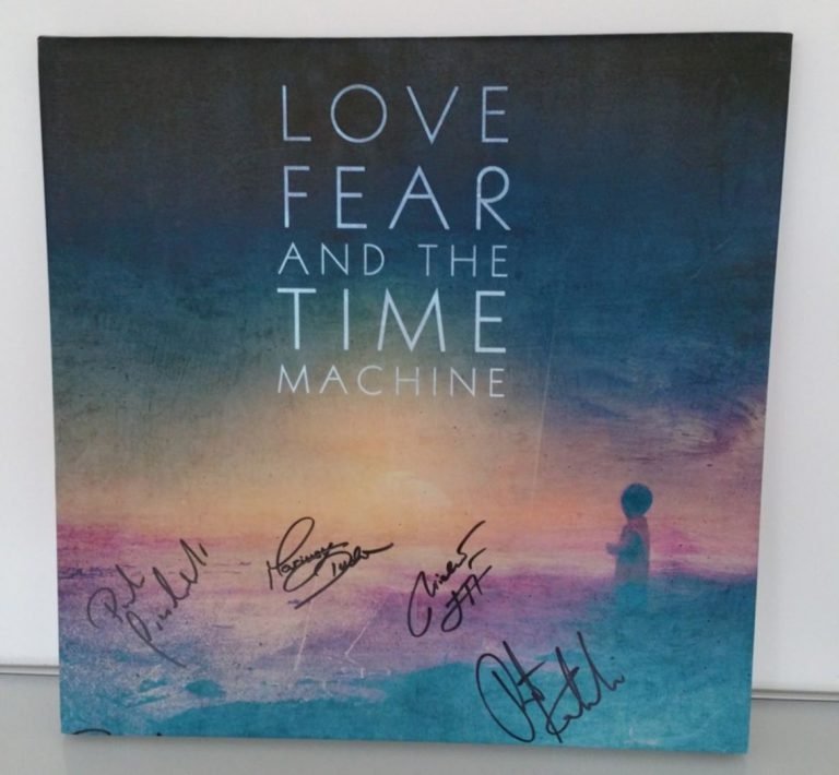 Gewinnspiel: Sichert euch handsignierte Riverside-Coverkunst