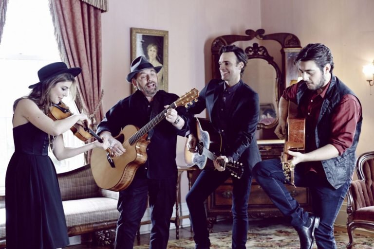 JD & The Straight Shot: Seht das Video zu ›Glide‹