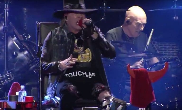 AC/DC: Axl Rose meistert Feuertaufe – Die besten Videos, alle Infos