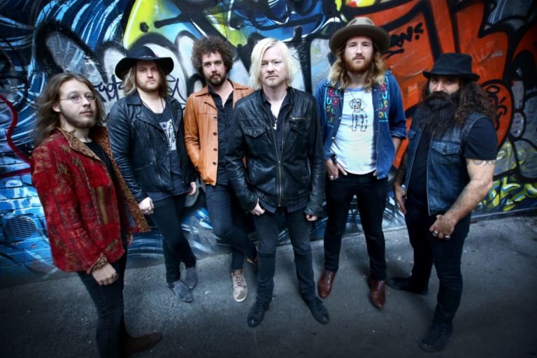 Palace Of The King: Videopremiere von ›We Are The Vampires‹