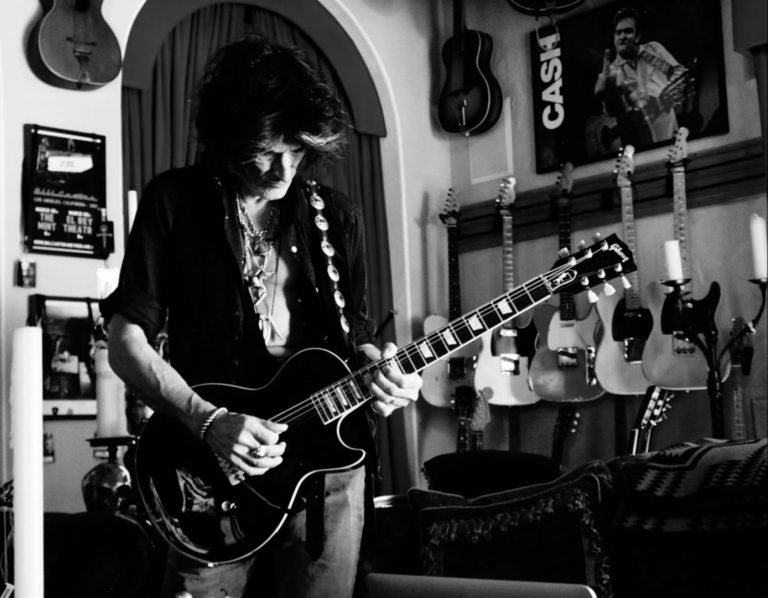 Aerosmith: Joe Perry kollabiert während Show der Hollywood Vampires