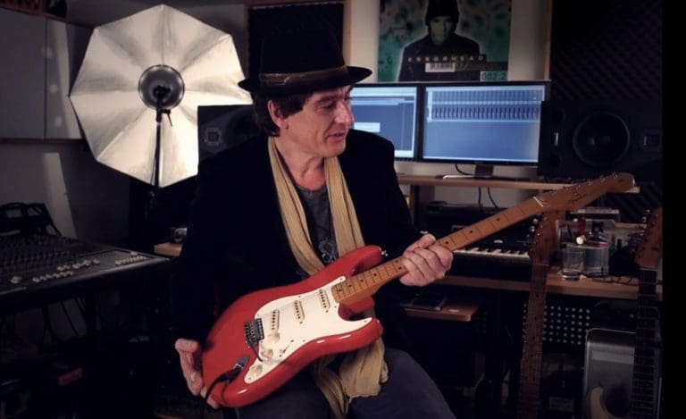 Gewinnspiel: Gewinnt eine von Marcus Deml signierte Fender Strat!