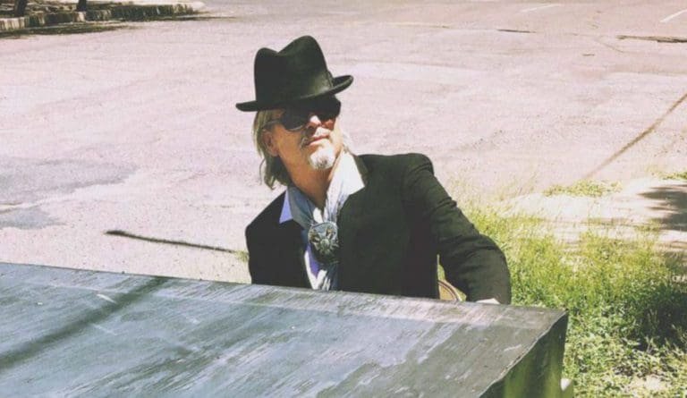Howe Gelb: Neues Album kommt im November – erster Song ›Terribly So‹ schon jetzt
