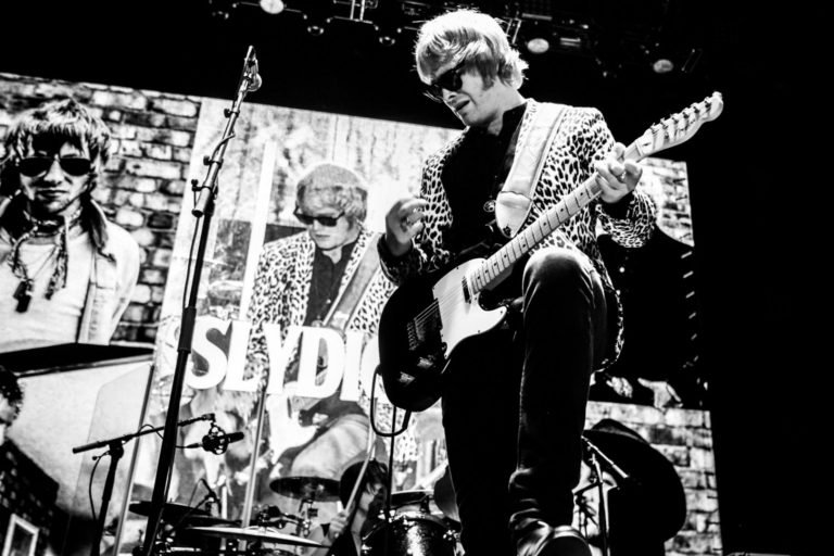 Slydigs: Auf den Spuren der „Dreifaltigkeit des Rock’n’Roll“ – Auf Tour als Vorband von The Who