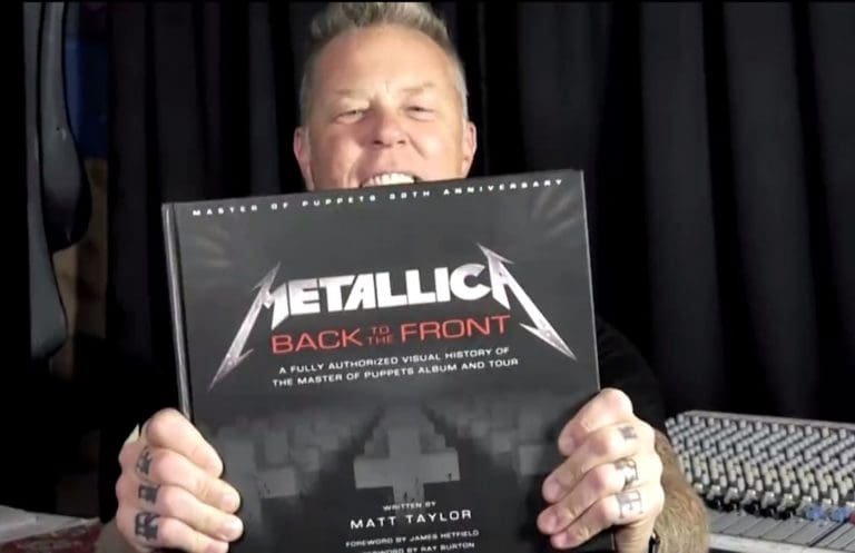 Metallica: „IT’S HERE! FINALLY!“ – Seht hier den Trailer zum Bildband „Back To The Front“