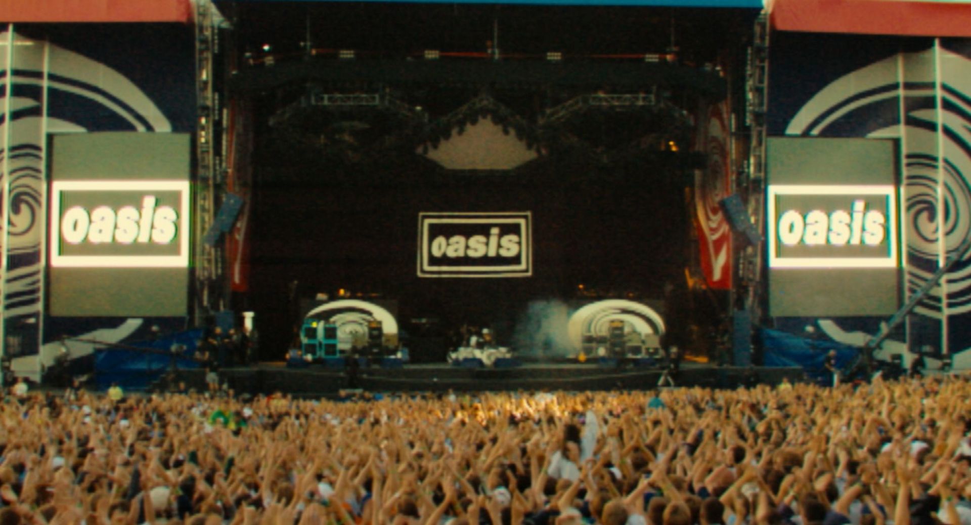 oasis-37-crowd-at-knebworth-copyright-ignition