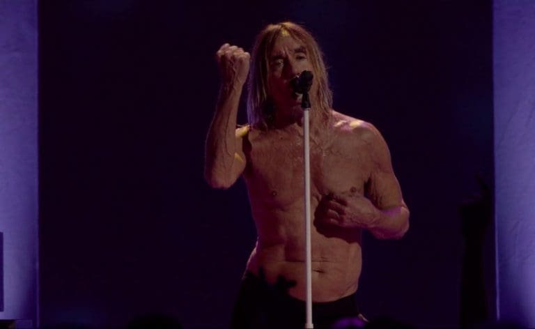 Iggy Pop:  Seht hier ›China Girl‹ aus „POST POP DEPRESSION – Live At The Royal Albert Hall“