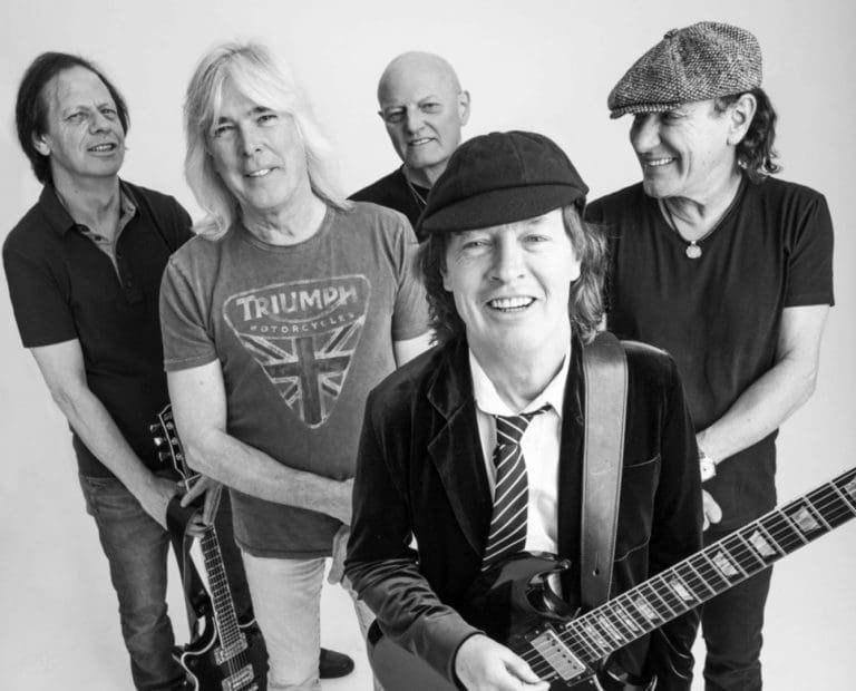 AC/DC: Offizielles „Rock Or Bust“-Buch für 2017 angekündigt