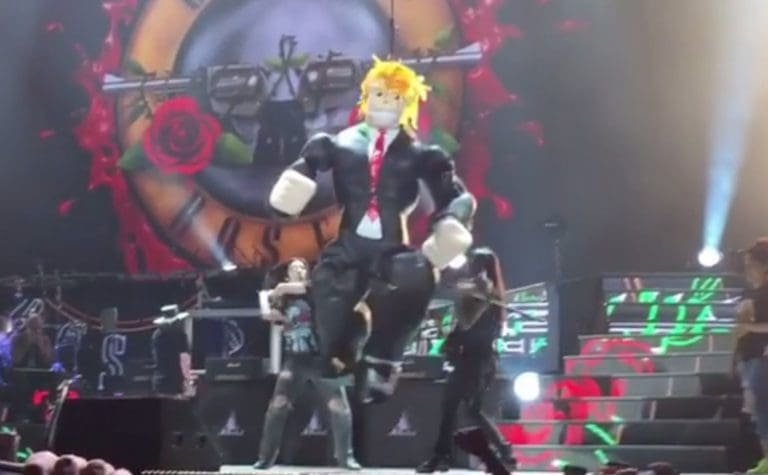 Guns N‘ Roses: Band lässt Trump-Puppe von mexikanischen Fans verprügeln