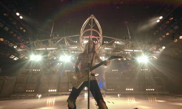 Airbourne: Aussies ehren Lemmy und lassen den Bomber ein letztes Mal fliegen