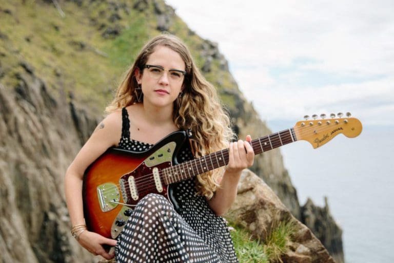 Sallie Ford: Hier exklusiv den neuen Clip zu ›Get Out‹ sehen