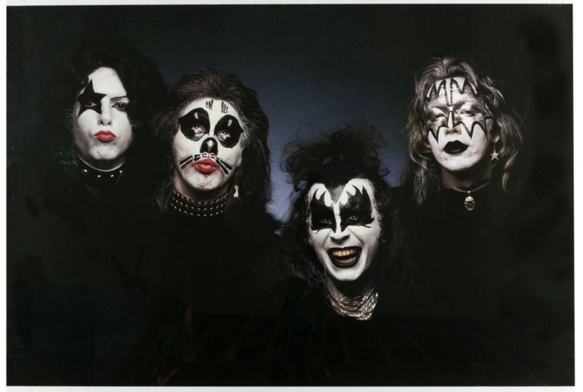 Kiss flac. Kiss группа 1974. Группа Кисс 1973. Kiss альбом Kiss 1974. Kiss "Dynasty".