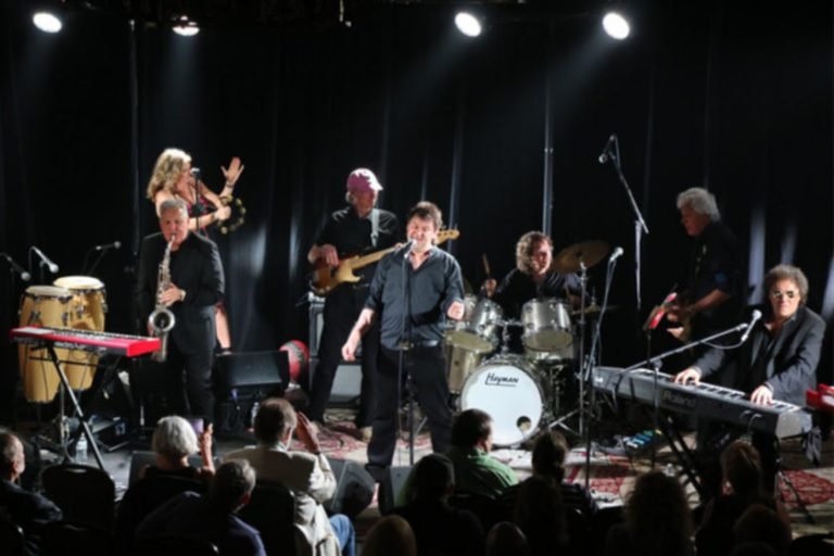 Mad Dogs Unchained: Joe Cockers Band ehrt ihren Meister