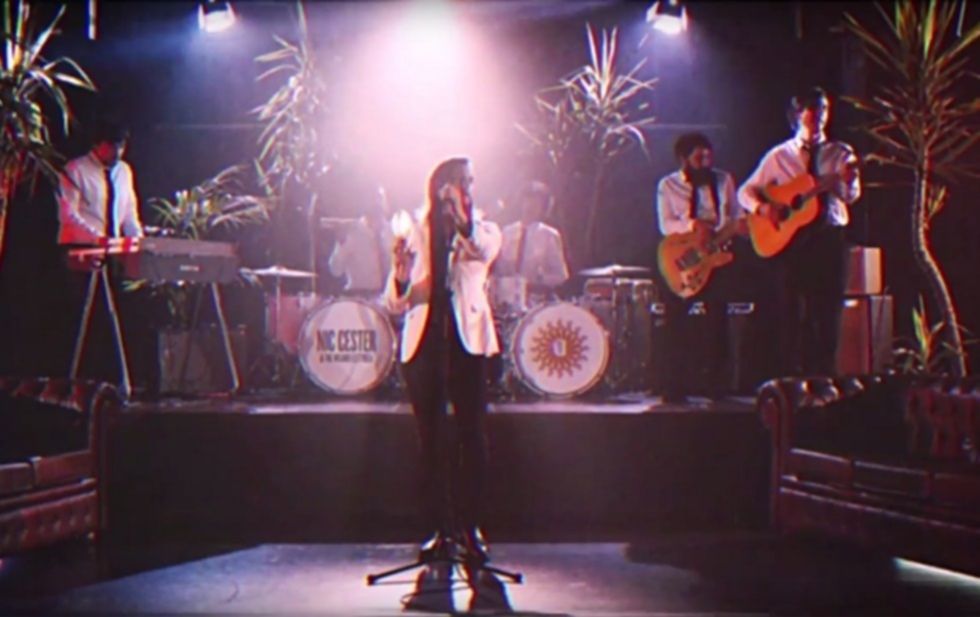 Nic Cester, bekannt durch die Rockband Jet, veröffentlicht ein neues Video zum Song ›Eyes On The Horizon‹