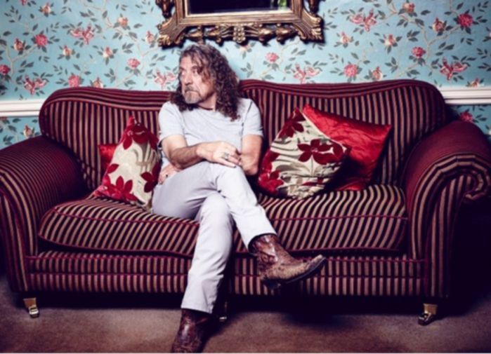 Ehemaliger Led Zeppelin-Frontmann Robert Plant bringt heute sein neues Album CARRY FIRE auf den Markt.