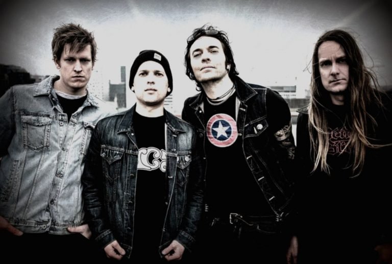 Video-Premiere: Hier den Clip zur Bloodlights-Single ›Kick It Up‹ sehen