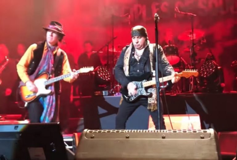 Steven Van Zandt: ›You Shook Me All Night Long‹ live