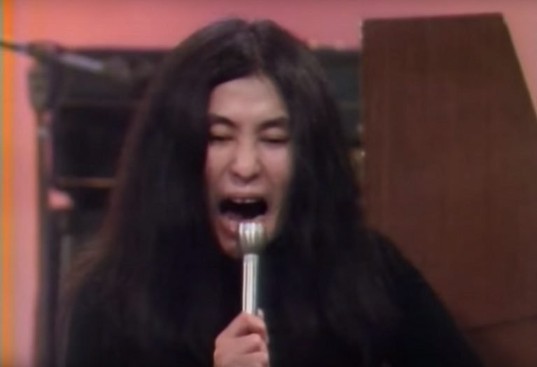 Video der Woche: Chuck und John performen, Yoko schreit