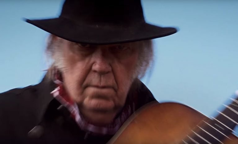 Hier sehen: Neil Young im Trailer zum Western „Paradox“
