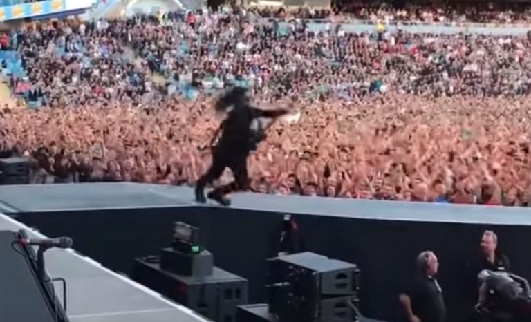 Dave Grohl: Inszenierter Sturz von der Bühne