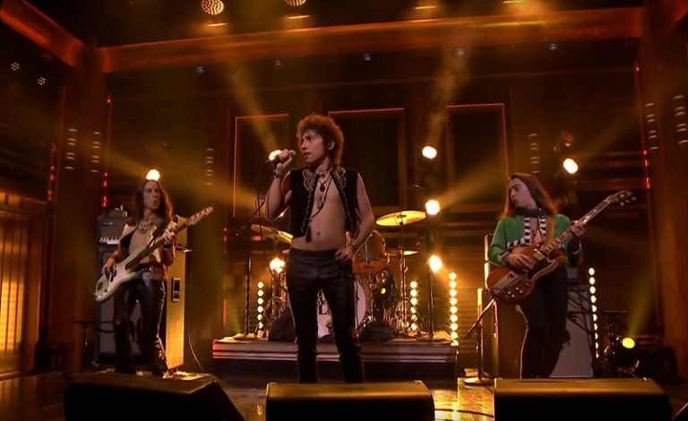 Greta Van Fleet: Live-Performance von ›When The Curtain Falls‹