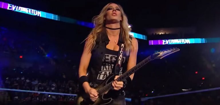 Video der Woche: Lzzy Hale & Nita Strauss bei „WWE Evolution 2018“