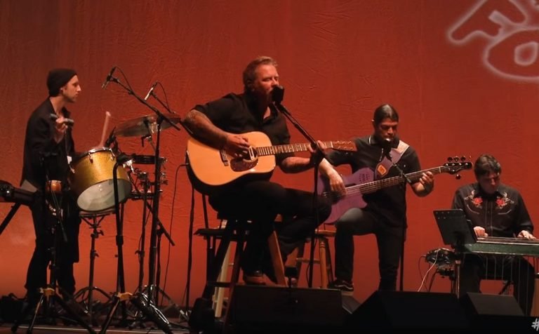 Metallica: Live mit einem akustischen ›The Four Horsemen‹