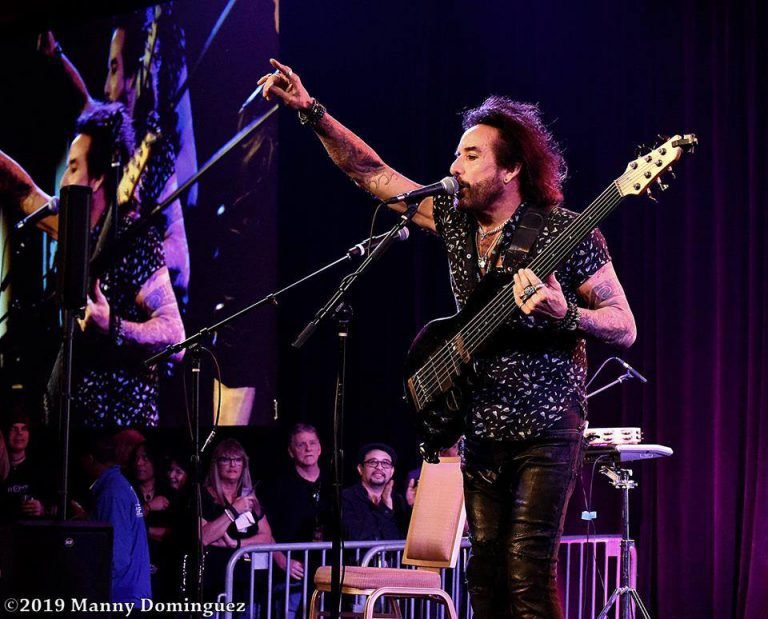 CLASSIC ROCK präsentiert: Marco Mendoza live!