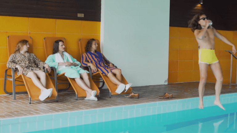 Videopremiere: Okta Logue mit ›River Street‹