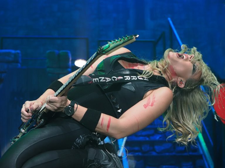 Nita Strauss: Steigt bei Demi Lovato ein