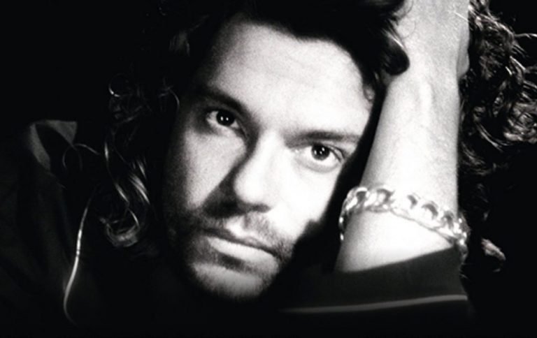 Gewinnspiel: Kinotickets für „Mystify: Michael Hutchence“ sichern!
