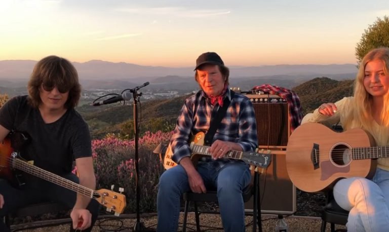 John Fogerty: ›Green River‹ mit Familie und Lagerfeuer