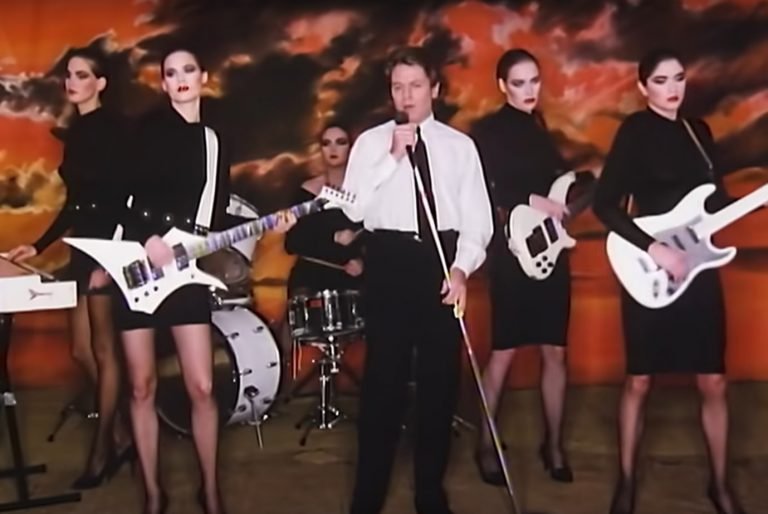 Video der Woche: Robert Palmer mit ›Addicted To Love‹