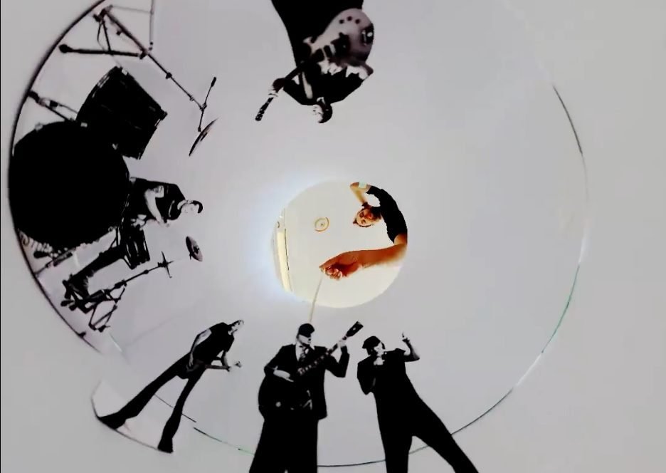 AC/DC: Zeigen das Making-of zu ›Realize‹