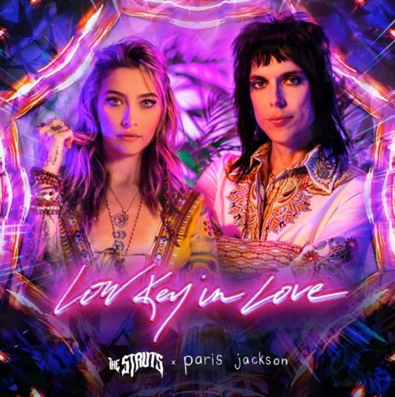 The Struts: Neue Single ›Low Key In Love‹ mit Paris Jackson