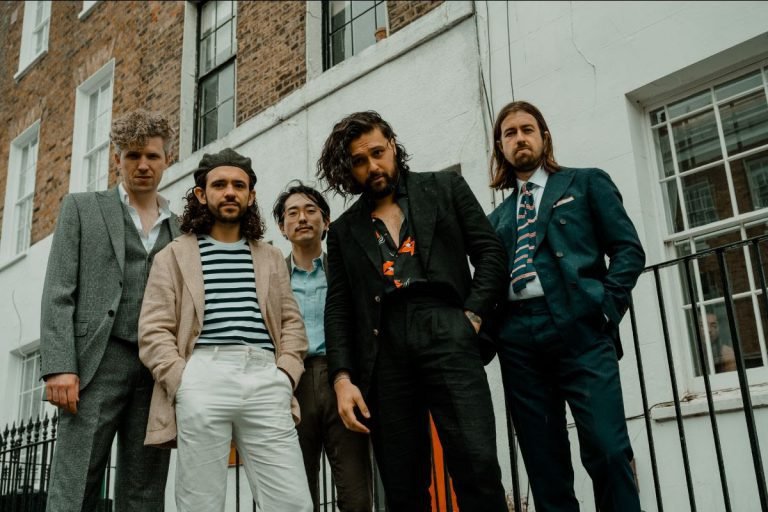 Gang Of Youths: Neue Single ›the angel of 8th ave‹