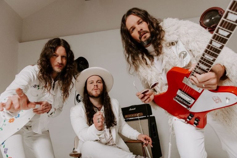 Goodbye June: Neue Single ›Step Aside‹