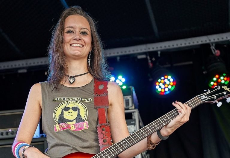 Schickt uns euer Lieblings-Bandshirt!