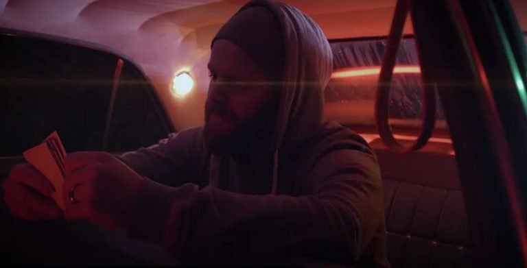 Videopremiere: Max Roxton mit ›Head Under Water‹