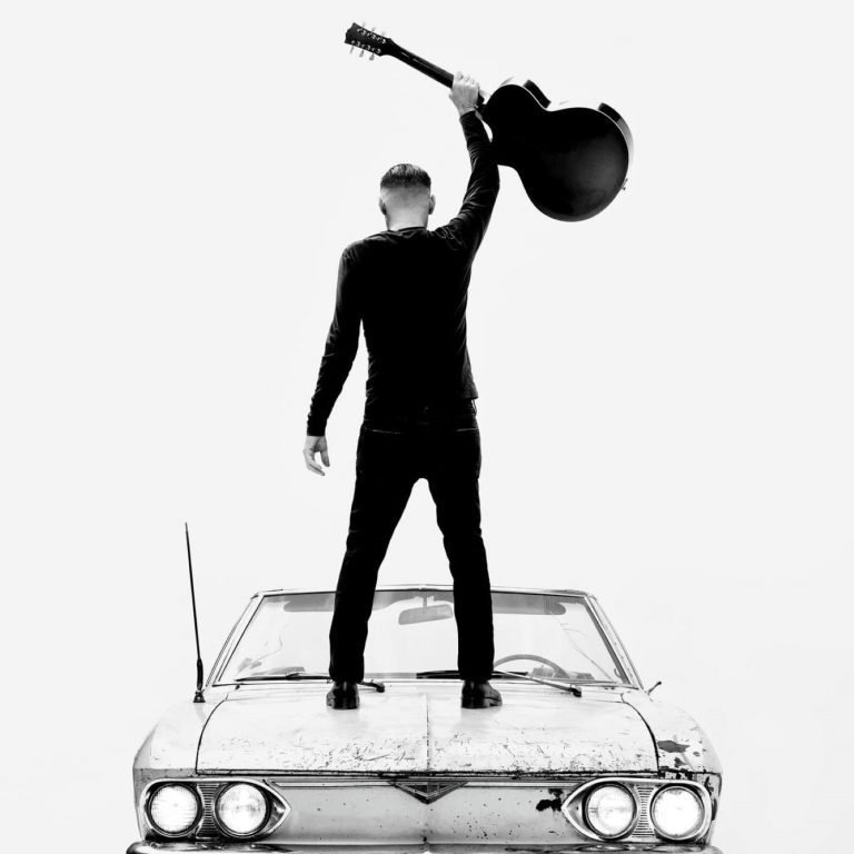 Bryan Adams: SO HAPPY IT HURTS