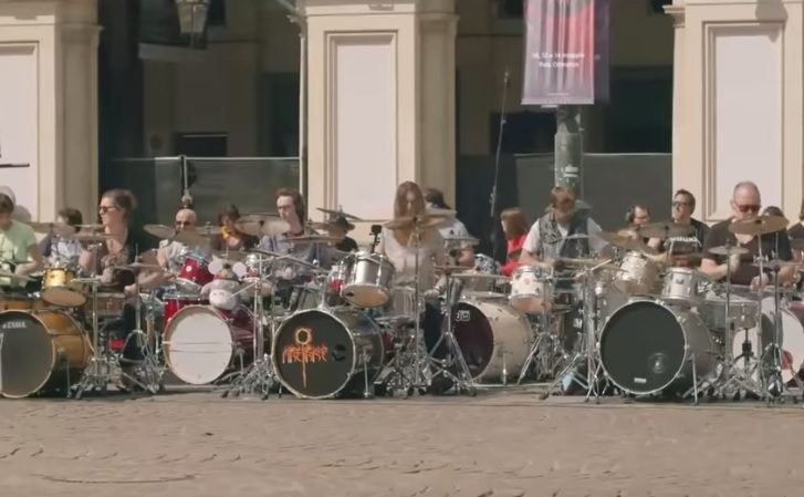 Taylor Hawkins: Rockin‘ 1000 zollen Tribut