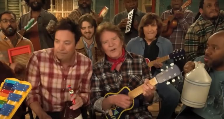 John Fogerty: ›Lookin‘ Out My Back Door‹ mit Jimmy Fallon