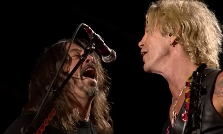 Guns N‘ Roses: ›Paradise City‹ live feat. Dave Grohl